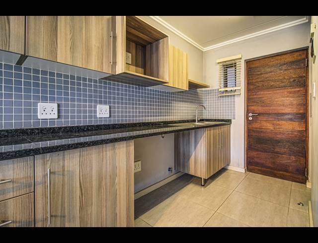2 BEDROOM APARTMENT FOR SALE IN SEBENZA